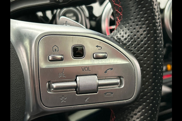 Mercedes-Benz A-Klasse 200 Business Solution AMG | Pano/Dak | Widescreen | Stoelverwarming | Camera