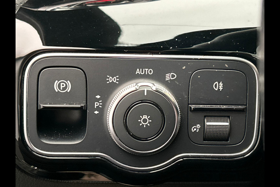 Mercedes-Benz A-Klasse 200 Business Solution AMG | Pano/Dak | Widescreen | Stoelverwarming | Camera