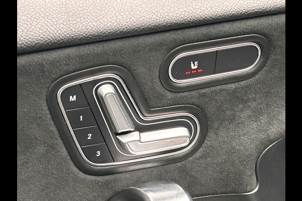 Mercedes-Benz A-Klasse 200 Business Solution AMG | Pano/Dak | Widescreen | Stoelverwarming | Camera