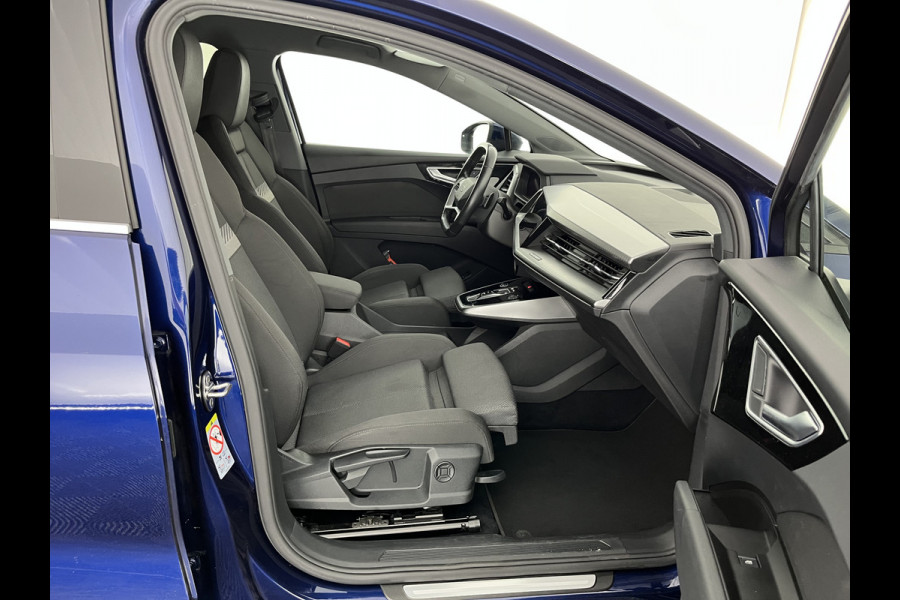 Audi Q4 e-tron 40 Advanced edition 77 kWh [ 3-Fase ] {SOH-92%} (INCL.BTW) Aut.*HEAT-PUMP | NAVI-FULLMAP | MATRIX-LED | KEYLESS | AUDI-SOUND |  DIGI-COCKPIT | DAB | CARPLAY | HEATED-SPORTSEATS | PRIVACYGLASS | CRUISE | 19''ALU*