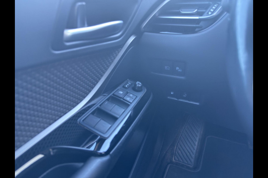Toyota C-HR 1.8 Hybrid Executive | Leer | JBL | Camera  Led | Afneembare Trekhaak | Bi-Tone