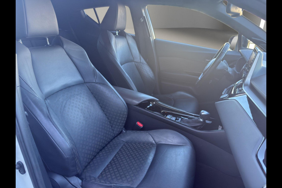 Toyota C-HR 1.8 Hybrid Executive | Leer | JBL | Camera  Led | Afneembare Trekhaak | Bi-Tone