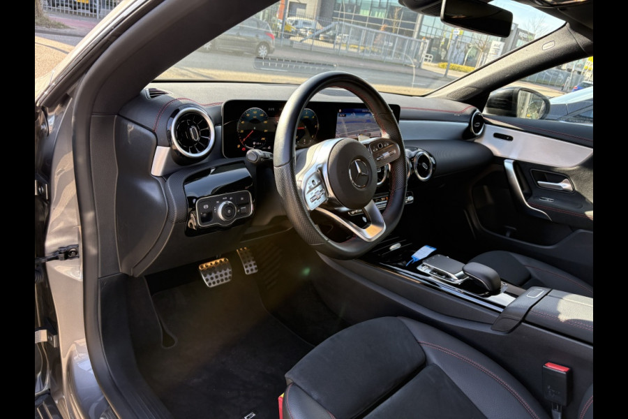 Mercedes-Benz CLA-Klasse Shooting Brake 180 d Business Solution AMG DAB Camera Stoelverwarming