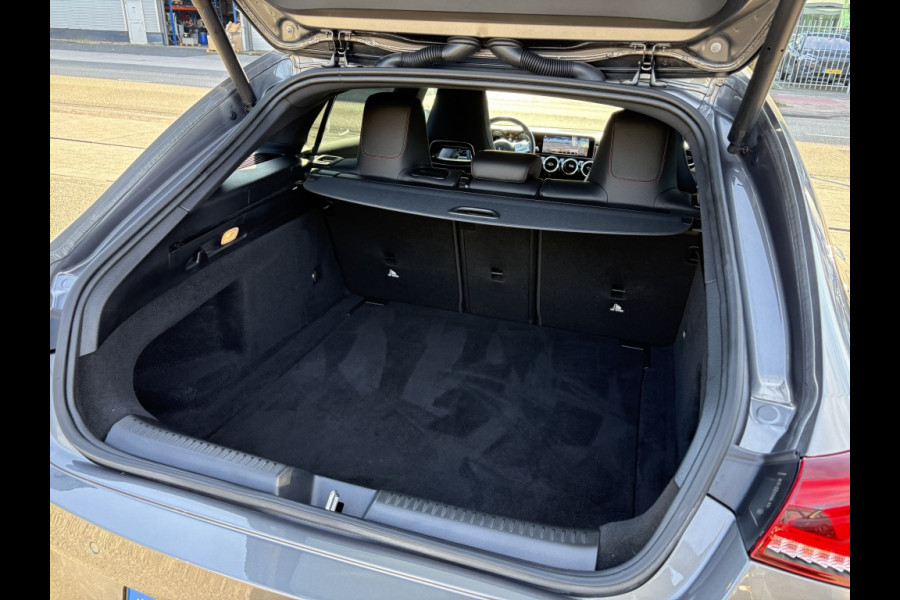 Mercedes-Benz CLA-Klasse Shooting Brake 180 d Business Solution AMG DAB Camera Stoelverwarming