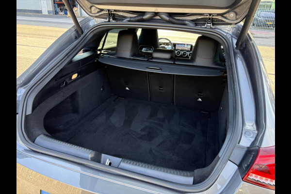 Mercedes-Benz CLA-Klasse Shooting Brake 180 d Business Solution AMG DAB Camera Stoelverwarming