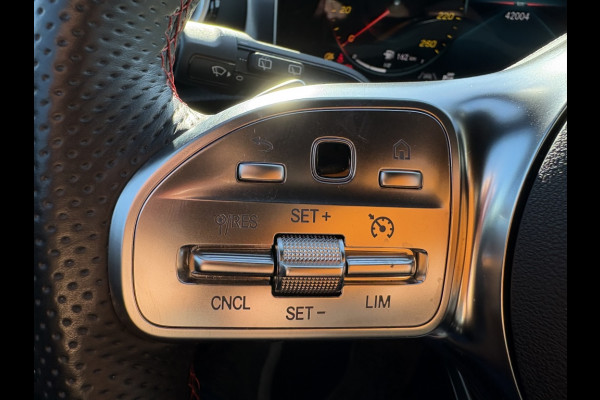 Mercedes-Benz CLA-Klasse Shooting Brake 180 d Business Solution AMG DAB Camera Stoelverwarming