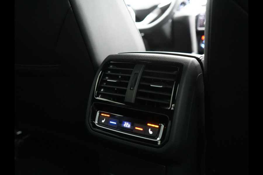 Volkswagen Arteon 1.4 TSI eHybrid R-Line Plug In Hybrid 218pk Dealer O.H. PHEV | Lederen Sportstoelen Memory & Massage | Adaptive Cruise | Camera | Matrix LED | Apple Caplay | Voorstoelen Verwarmd | Blis | Virtual | Navigatie | DAB |