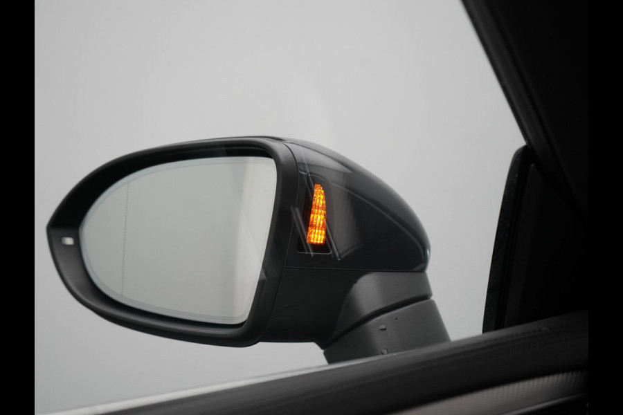 Volkswagen Arteon 1.4 TSI eHybrid R-Line Plug In Hybrid 218pk Dealer O.H. PHEV | Lederen Sportstoelen Memory & Massage | Adaptive Cruise | Camera | Matrix LED | Apple Caplay | Voorstoelen Verwarmd | Blis | Virtual | Navigatie | DAB |