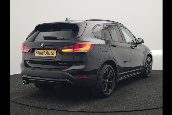 BMW X1 xDrive25e Sportline Plug In Hybrid 221pk Dealer O.H. PHEV | Sportstoelen Verwarmd | Camera | Sfeerverlichting | LED Koplampen | Navigatie | DAB | Cruise Control |