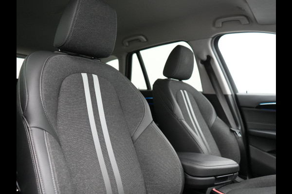 BMW X1 xDrive25e Sportline Plug In Hybrid 221pk Dealer O.H. PHEV | Sportstoelen Verwarmd | Camera | Sfeerverlichting | LED Koplampen | Navigatie | DAB | Cruise Control |