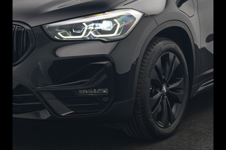 BMW X1 xDrive25e Sportline Plug In Hybrid 221pk Dealer O.H. PHEV | Sportstoelen Verwarmd | Camera | Sfeerverlichting | LED Koplampen | Navigatie | DAB | Cruise Control |