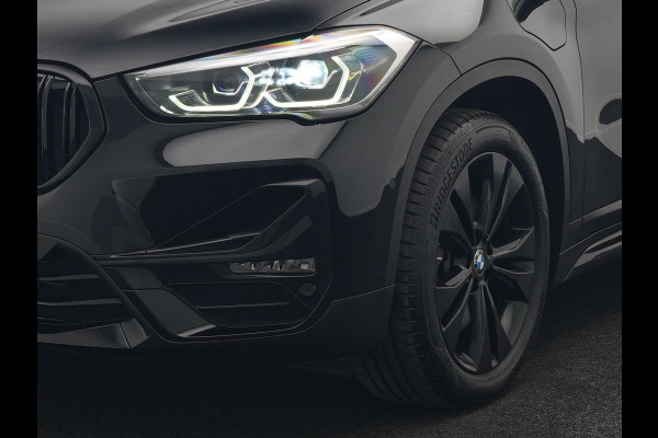 BMW X1 xDrive25e Sportline Plug In Hybrid 221pk Dealer O.H. PHEV | Sportstoelen Verwarmd | Camera | Sfeerverlichting | LED Koplampen | Navigatie | DAB | Cruise Control |
