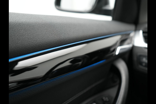 BMW X1 xDrive25e Sportline Plug In Hybrid 221pk Dealer O.H. PHEV | Sportstoelen Verwarmd | Camera | Sfeerverlichting | LED Koplampen | Navigatie | DAB | Cruise Control |