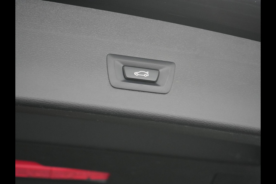 BMW X1 xDrive25e Sportline Plug In Hybrid 221pk Dealer O.H. PHEV | Sportstoelen Verwarmd | Camera | Sfeerverlichting | LED Koplampen | Navigatie | DAB | Cruise Control |