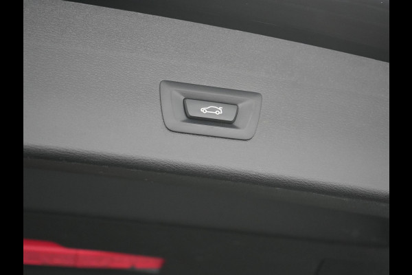 BMW X1 xDrive25e Sportline Plug In Hybrid 221pk Dealer O.H. PHEV | Sportstoelen Verwarmd | Camera | Sfeerverlichting | LED Koplampen | Navigatie | DAB | Cruise Control |