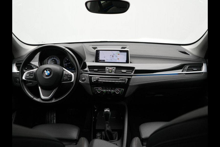 BMW X1 xDrive25e Sportline Plug In Hybrid 221pk Dealer O.H. PHEV | Sportstoelen Verwarmd | Camera | Sfeerverlichting | LED Koplampen | Navigatie | DAB | Cruise Control |
