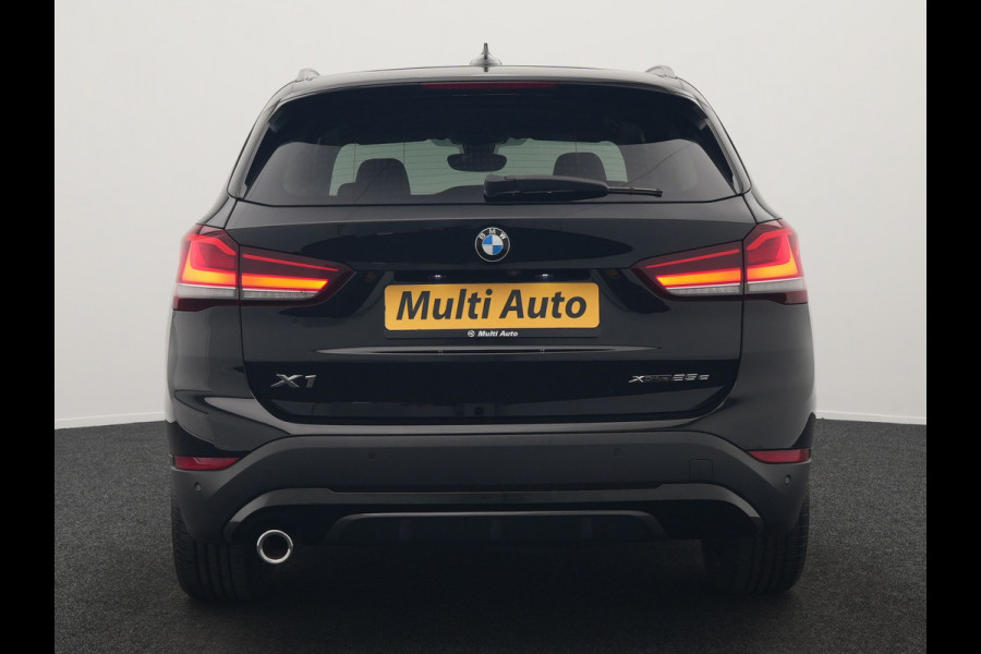 BMW X1 xDrive25e Sportline Plug In Hybrid 221pk Dealer O.H. PHEV | Sportstoelen Verwarmd | Camera | Sfeerverlichting | LED Koplampen | Navigatie | DAB | Cruise Control |