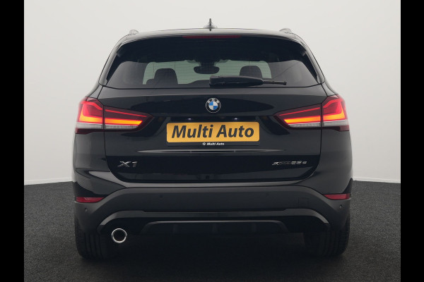 BMW X1 xDrive25e Sportline Plug In Hybrid 221pk Dealer O.H. PHEV | Sportstoelen Verwarmd | Camera | Sfeerverlichting | LED Koplampen | Navigatie | DAB | Cruise Control |