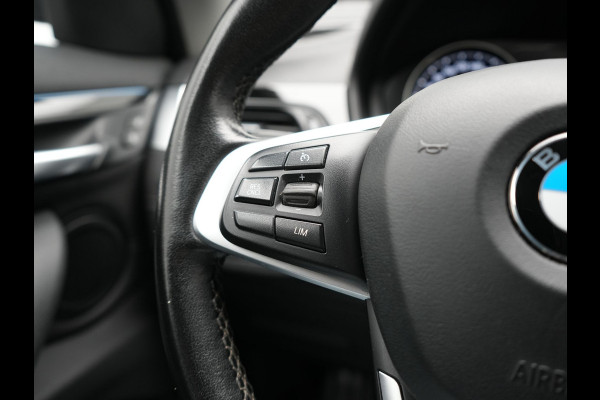 BMW X1 xDrive25e Sportline Plug In Hybrid 221pk Dealer O.H. PHEV | Sportstoelen Verwarmd | Camera | Sfeerverlichting | LED Koplampen | Navigatie | DAB | Cruise Control |