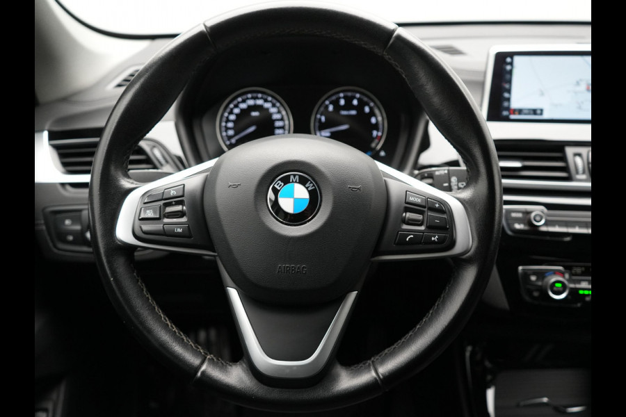 BMW X1 xDrive25e Sportline Plug In Hybrid 221pk Dealer O.H. PHEV | Sportstoelen Verwarmd | Camera | Sfeerverlichting | LED Koplampen | Navigatie | DAB | Cruise Control |
