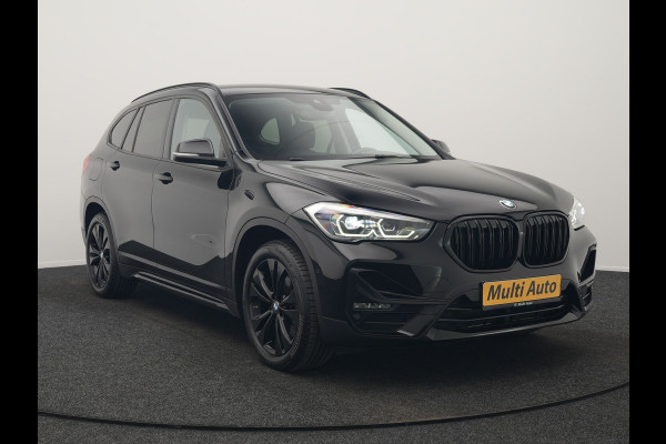 BMW X1 xDrive25e Sportline Plug In Hybrid 221pk Dealer O.H. PHEV | Sportstoelen Verwarmd | Camera | Sfeerverlichting | LED Koplampen | Navigatie | DAB | Cruise Control |
