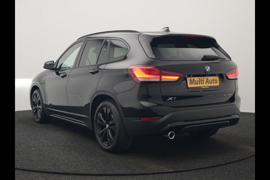BMW X1 xDrive25e Sportline Plug In Hybrid 221pk Dealer O.H. PHEV | Sportstoelen Verwarmd | Camera | Sfeerverlichting | LED Koplampen | Navigatie | DAB | Cruise Control |