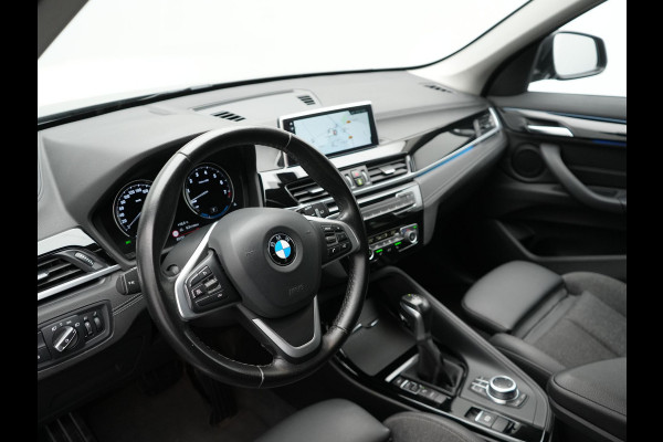 BMW X1 xDrive25e Sportline Plug In Hybrid 221pk Dealer O.H. PHEV | Sportstoelen Verwarmd | Camera | Sfeerverlichting | LED Koplampen | Navigatie | DAB | Cruise Control |