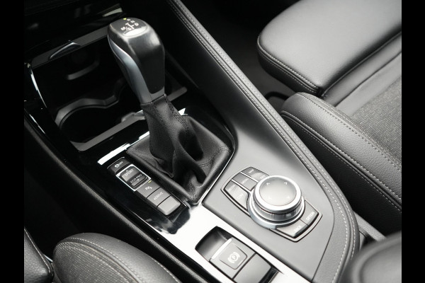 BMW X1 xDrive25e Sportline Plug In Hybrid 221pk Dealer O.H. PHEV | Sportstoelen Verwarmd | Camera | Sfeerverlichting | LED Koplampen | Navigatie | DAB | Cruise Control |