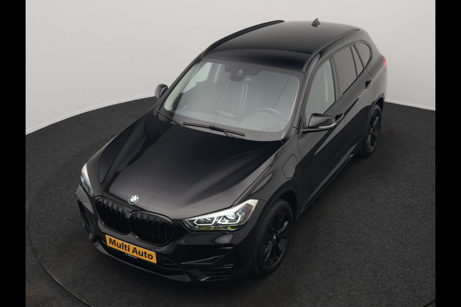 BMW X1 xDrive25e Sportline Plug In Hybrid 221pk Dealer O.H. PHEV | Sportstoelen Verwarmd | Camera | Sfeerverlichting | LED Koplampen | Navigatie | DAB | Cruise Control |