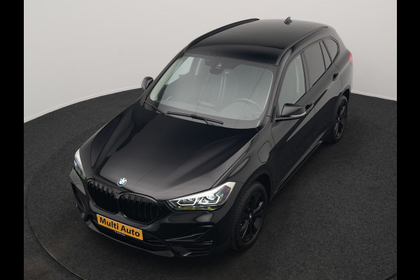 BMW X1 xDrive25e Sportline Plug In Hybrid 221pk Dealer O.H. PHEV | Sportstoelen Verwarmd | Camera | Sfeerverlichting | LED Koplampen | Navigatie | DAB | Cruise Control |
