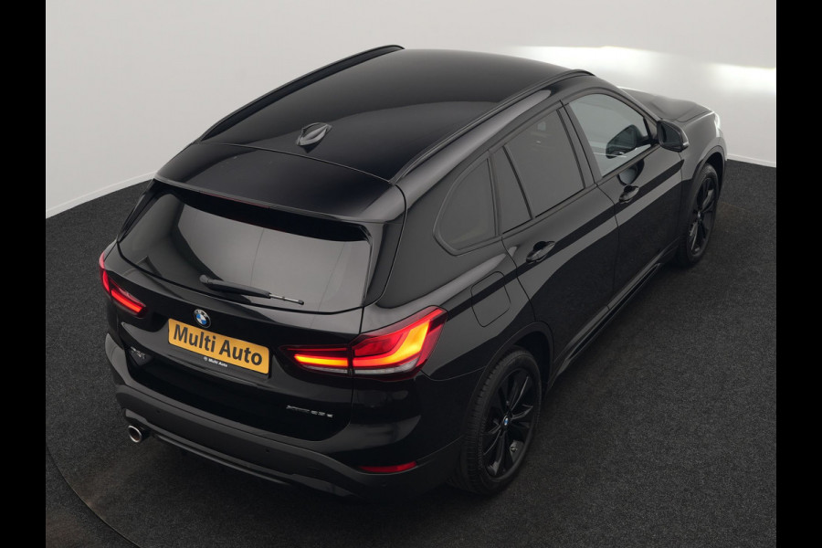 BMW X1 xDrive25e Sportline Plug In Hybrid 221pk Dealer O.H. PHEV | Sportstoelen Verwarmd | Camera | Sfeerverlichting | LED Koplampen | Navigatie | DAB | Cruise Control |