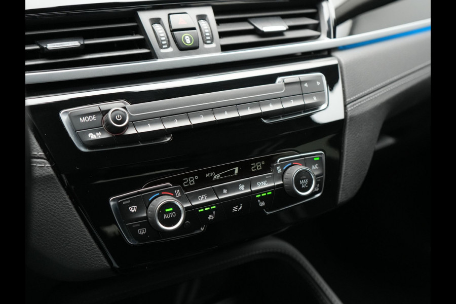 BMW X1 xDrive25e Sportline Plug In Hybrid 221pk Dealer O.H. PHEV | Sportstoelen Verwarmd | Camera | Sfeerverlichting | LED Koplampen | Navigatie | DAB | Cruise Control |