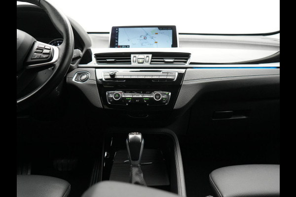 BMW X1 xDrive25e Sportline Plug In Hybrid 221pk Dealer O.H. PHEV | Sportstoelen Verwarmd | Camera | Sfeerverlichting | LED Koplampen | Navigatie | DAB | Cruise Control |