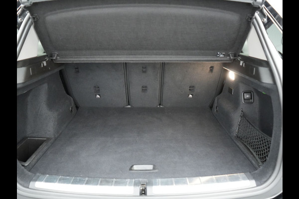 BMW X1 xDrive25e Sportline Plug In Hybrid 221pk Dealer O.H. PHEV | Sportstoelen Verwarmd | Camera | Sfeerverlichting | LED Koplampen | Navigatie | DAB | Cruise Control |