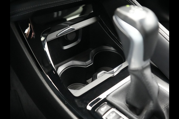 BMW X1 xDrive25e Sportline Plug In Hybrid 221pk Dealer O.H. PHEV | Sportstoelen Verwarmd | Camera | Sfeerverlichting | LED Koplampen | Navigatie | DAB | Cruise Control |