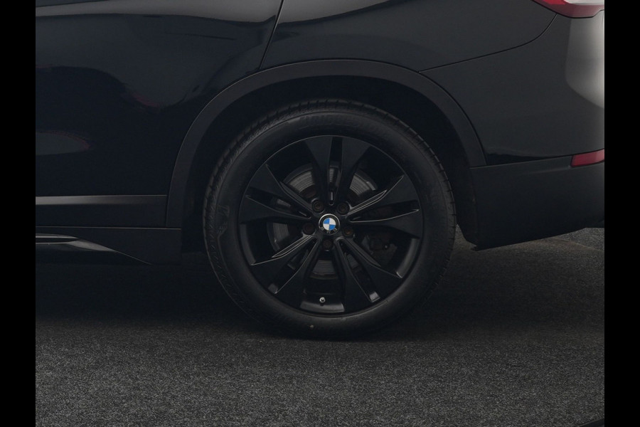 BMW X1 xDrive25e Sportline Plug In Hybrid 221pk Dealer O.H. PHEV | Sportstoelen Verwarmd | Camera | Sfeerverlichting | LED Koplampen | Navigatie | DAB | Cruise Control |