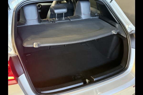 Mercedes-Benz A-Klasse 180 Business Solution AMG Night Upgrade | Panoramadak | Stoelverwarming