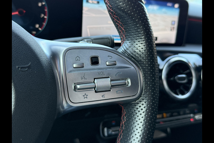 Mercedes-Benz A-Klasse 180 Business Solution AMG Night Upgrade | Panoramadak | Stoelverwarming