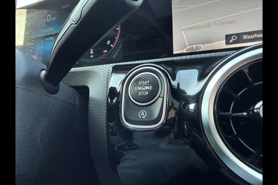 Mercedes-Benz A-Klasse 180 Business Solution AMG Night Upgrade | Panoramadak | Stoelverwarming