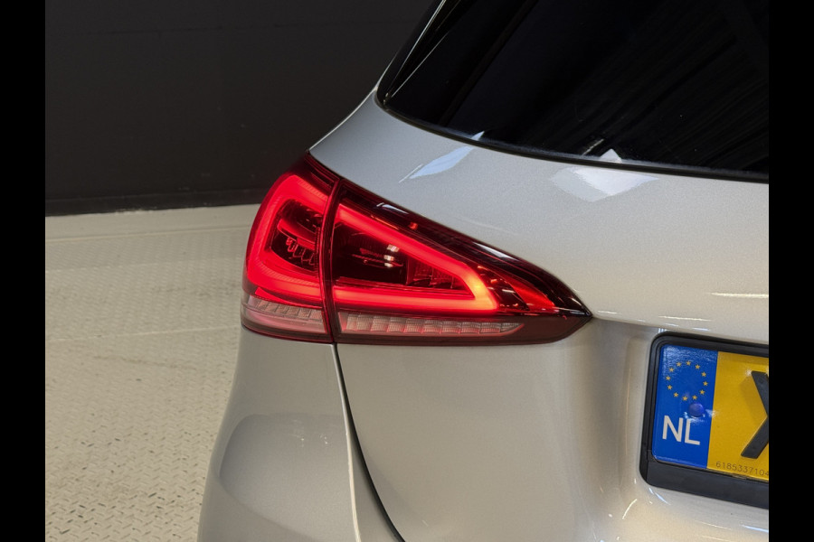 Mercedes-Benz A-Klasse 180 Business Solution AMG Night Upgrade | Panoramadak | Stoelverwarming
