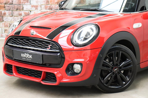 MINI Hatchback Cooper S Knightsbridge Edition Automaat 3 deurs / Panoramadak / Navigatiesysteem Plus / Leder / Harman Kardon / Stoelverwarming / LED / Head-Up Display / JCW Exterieur / 17 Inch / Extra Getint Glas / Parkeersensoren