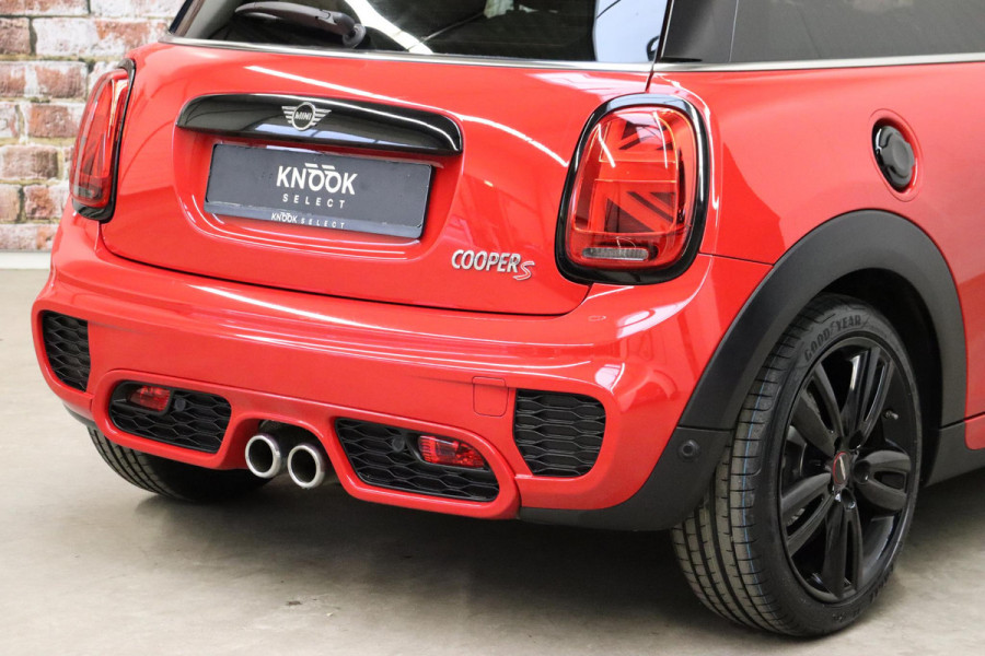 MINI Hatchback Cooper S Knightsbridge Edition Automaat 3 deurs / Panoramadak / Navigatiesysteem Plus / Leder / Harman Kardon / Stoelverwarming / LED / Head-Up Display / JCW Exterieur / 17 Inch / Extra Getint Glas / Parkeersensoren