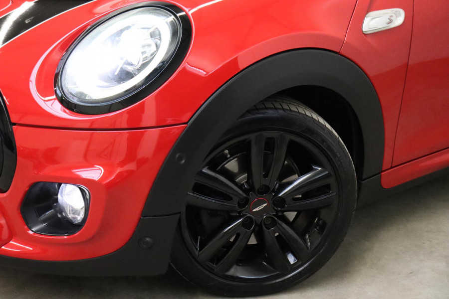 MINI Hatchback Cooper S Knightsbridge Edition Automaat 3 deurs / Panoramadak / Navigatiesysteem Plus / Leder / Harman Kardon / Stoelverwarming / LED / Head-Up Display / JCW Exterieur / 17 Inch / Extra Getint Glas / Parkeersensoren