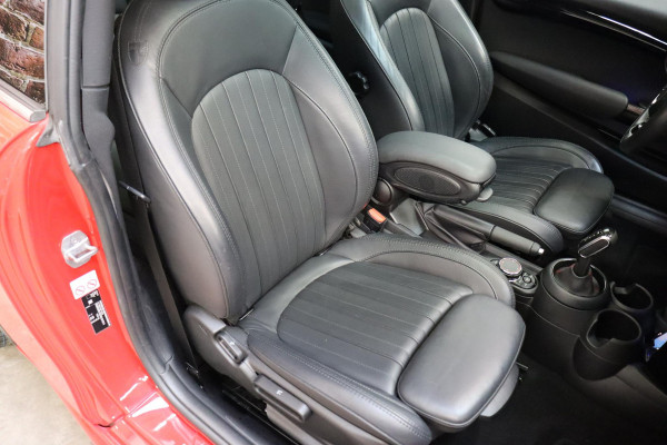 MINI Hatchback Cooper S Knightsbridge Edition Automaat 3 deurs / Panoramadak / Navigatiesysteem Plus / Leder / Harman Kardon / Stoelverwarming / LED / Head-Up Display / JCW Exterieur / 17 Inch / Extra Getint Glas / Parkeersensoren
