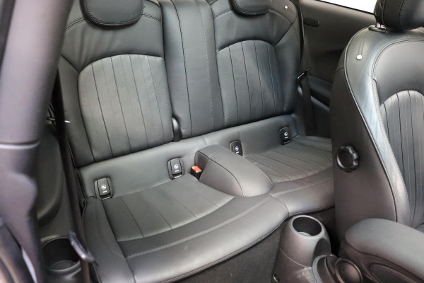 MINI Hatchback Cooper S Knightsbridge Edition Automaat 3 deurs / Panoramadak / Navigatiesysteem Plus / Leder / Harman Kardon / Stoelverwarming / LED / Head-Up Display / JCW Exterieur / 17 Inch / Extra Getint Glas / Parkeersensoren