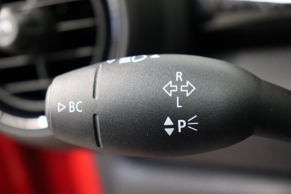 MINI Hatchback Cooper S Knightsbridge Edition Automaat 3 deurs / Panoramadak / Navigatiesysteem Plus / Leder / Harman Kardon / Stoelverwarming / LED / Head-Up Display / JCW Exterieur / 17 Inch / Extra Getint Glas / Parkeersensoren