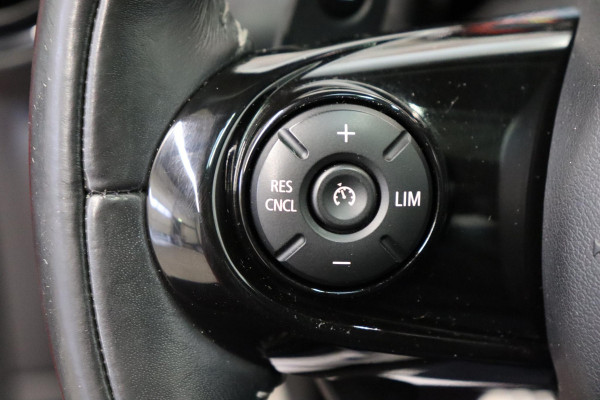 MINI Hatchback Cooper S Knightsbridge Edition Automaat 3 deurs / Panoramadak / Navigatiesysteem Plus / Leder / Harman Kardon / Stoelverwarming / LED / Head-Up Display / JCW Exterieur / 17 Inch / Extra Getint Glas / Parkeersensoren