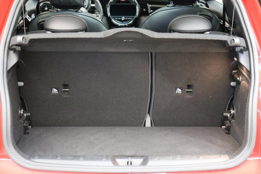 MINI Hatchback Cooper S Knightsbridge Edition Automaat 3 deurs / Panoramadak / Navigatiesysteem Plus / Leder / Harman Kardon / Stoelverwarming / LED / Head-Up Display / JCW Exterieur / 17 Inch / Extra Getint Glas / Parkeersensoren