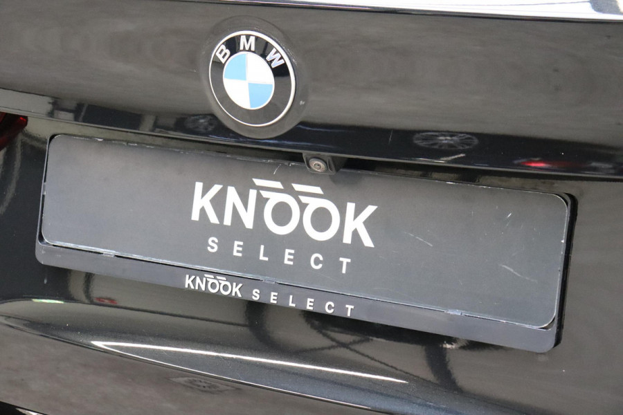 BMW X3 xDrive20i High Executive M Sport Pakket Automaat / Panoramadak / Trekhaak / Leder / Driving Assistant / Navigatie Professional / Head-Up Display / Stoelverwarming / Chrome Line / Hifi / Active Protection / Uitgebreide LED-koplampen / 20 Inch / Multifunctioneel Instrumentendisplay