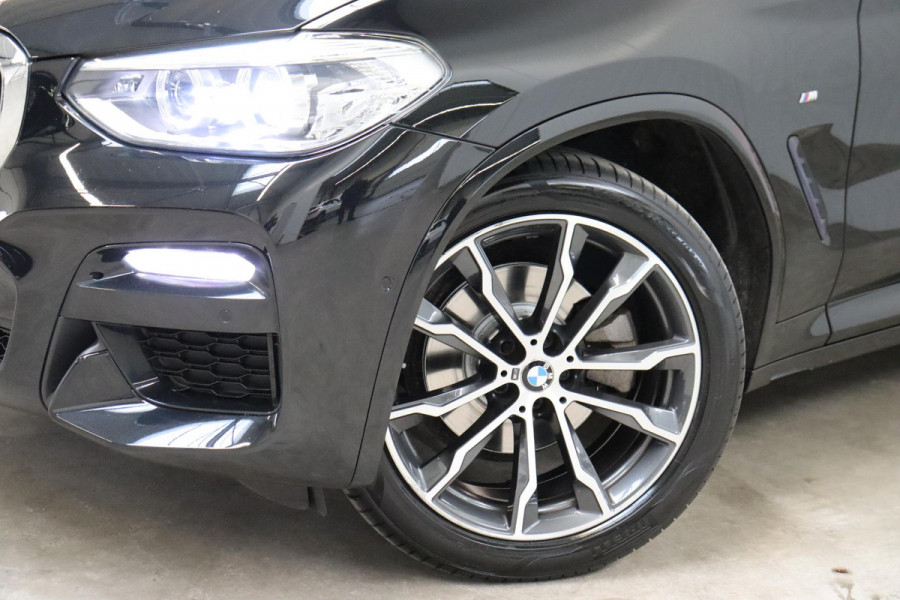 BMW X3 xDrive20i High Executive M Sport Pakket Automaat / Panoramadak / Trekhaak / Leder / Driving Assistant / Navigatie Professional / Head-Up Display / Stoelverwarming / Chrome Line / Hifi / Active Protection / Uitgebreide LED-koplampen / 20 Inch / Multifunctioneel Instrumentendisplay